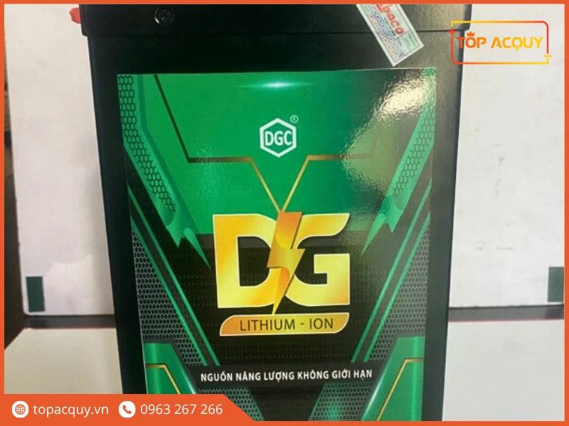 Mặt trước pin Lithium DGLI-7220 vỏ thép phom đứng cho xe máy điện