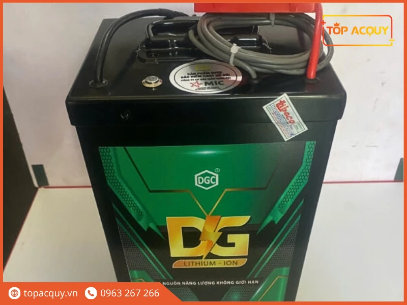 Thiết kế quai xách và tem bảo hiểm Quân Đội MIC pin Lithium 72V