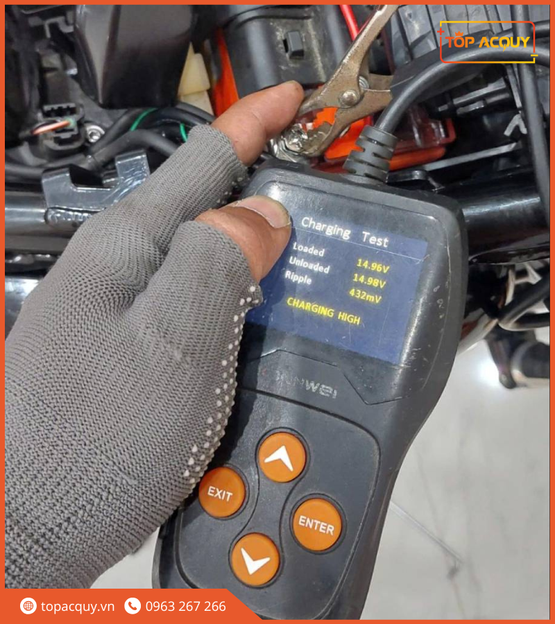 Giá sạc bình ắc quy xe máy