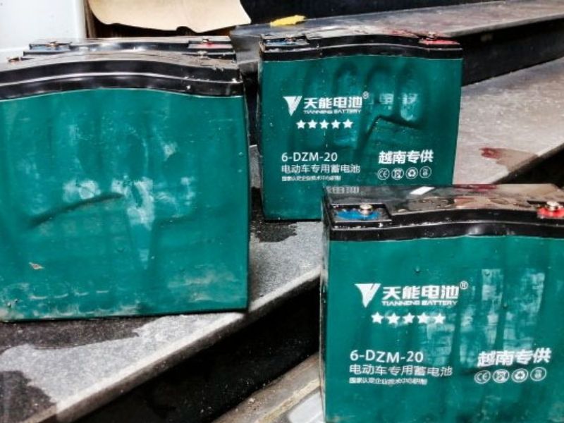 ắc quy bị nóng