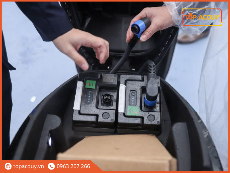 thay pin xe máy điện Vinfast