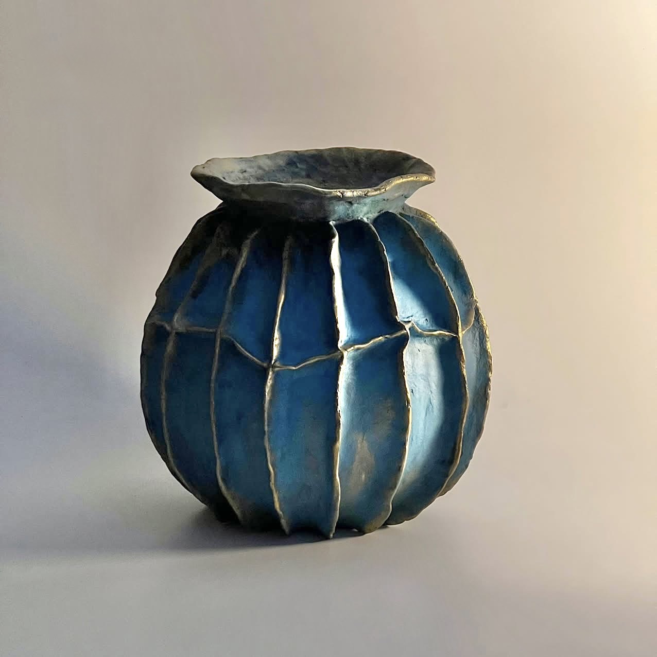Bình gốm giấy màu xanh sẫm
