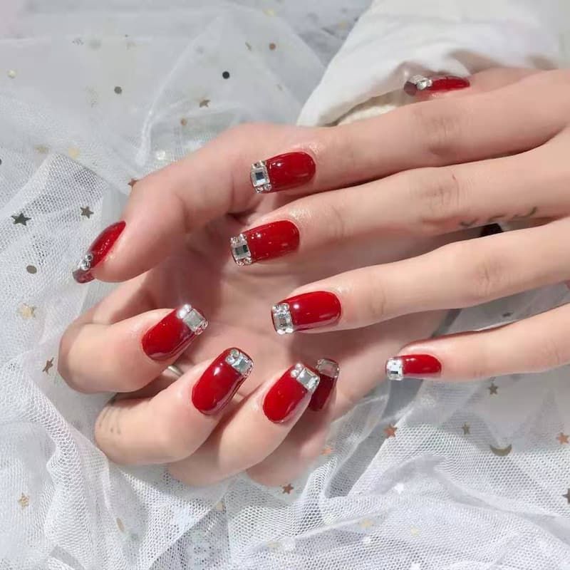 Nail đỏ mới nhất - Cập nhật ngay những mẫu nail đỏ mới nhất, tô điểm đôi tay của bạn với những gam màu đỏ tươi sáng, đem lại phong cách thanh lịch và thu hút ánh nhìn từ mọi người. Với những mẫu nail đỏ mới nhất, bạn sẽ sở hữu kiểu nails nổi bật và cá tính.
