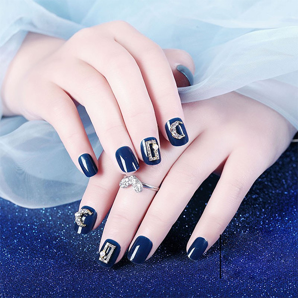 Mẫu nail xanh coban hot sẽ mang đến cho bạn sự rực rỡ và trẻ trung. Với độ sáng và bắt mắt, mẫu nail này là lựa chọn hoàn hảo cho những buổi tiệc tùng sôi động.