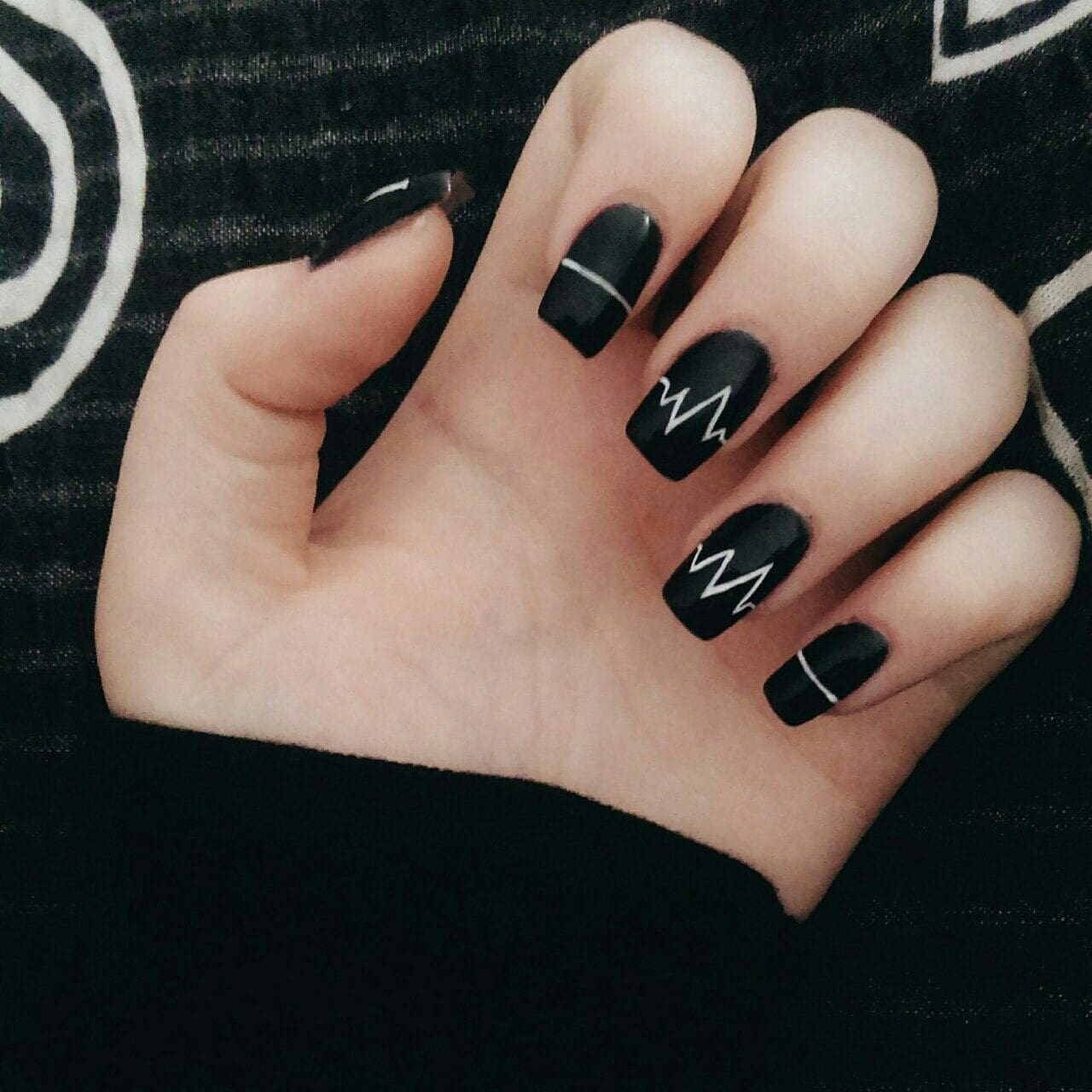 Nail kẻ sọc: \