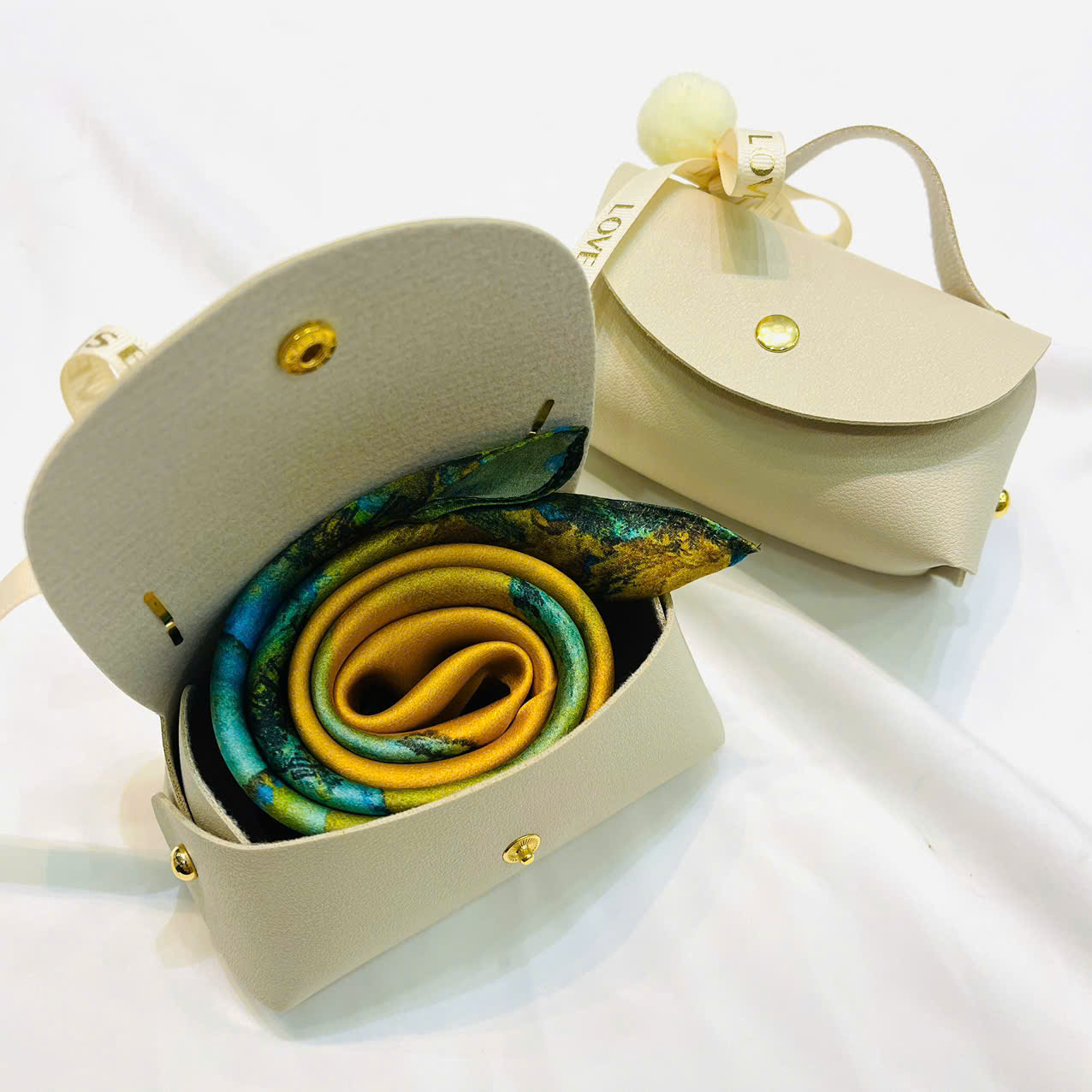 BST KHĂN LỤA CHẠM THU - SẮC THU TRONG TỪNG NÉT LỤA