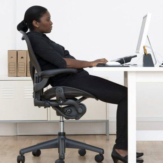 VÌ SAO NGỒI SAI TƯ THẾ LẠI THOẢI MÁI?