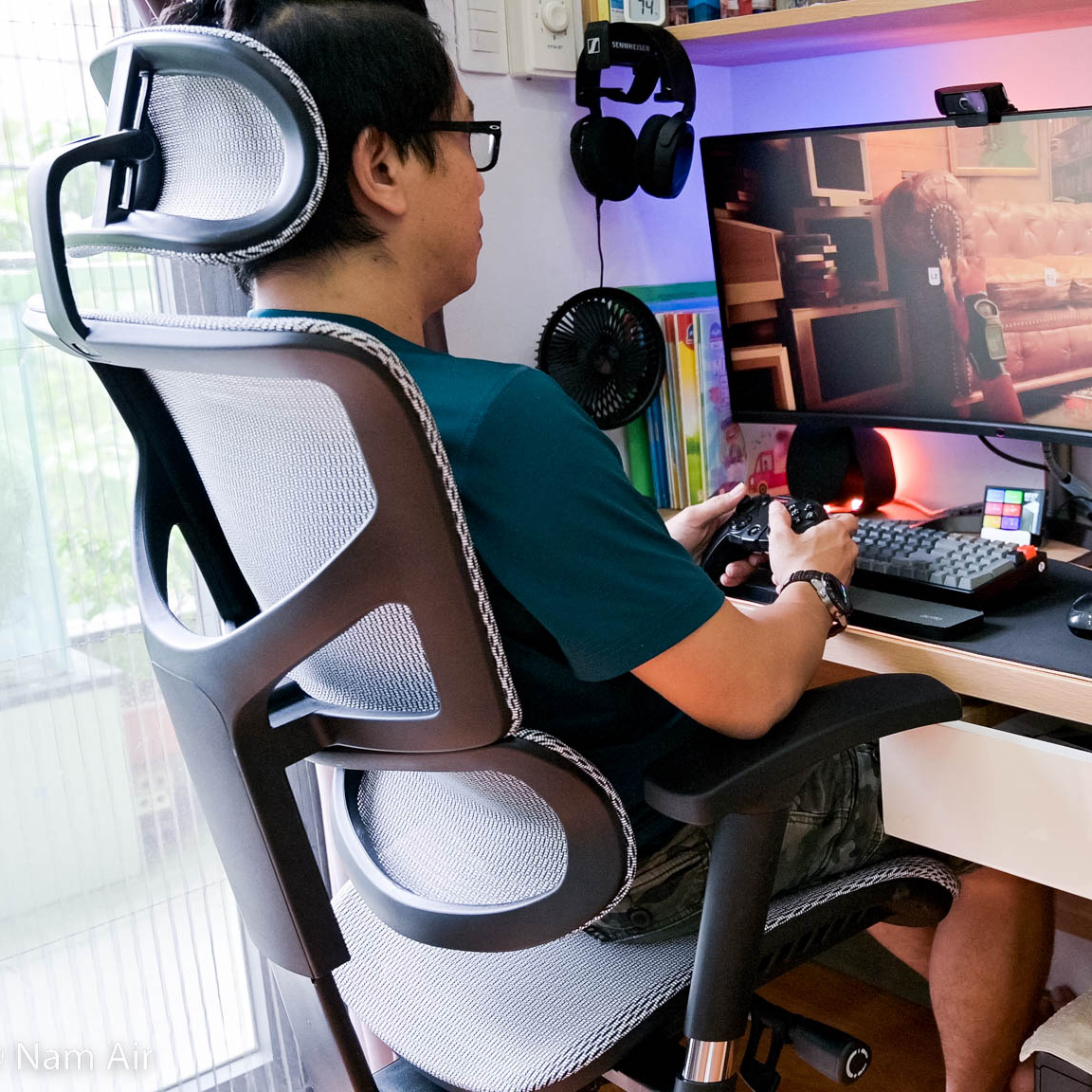[REVIEW] Trên tay ghế Commander Chair: ghế lưới, chỉnh được độ cao đệm lưng, ngả lưng được