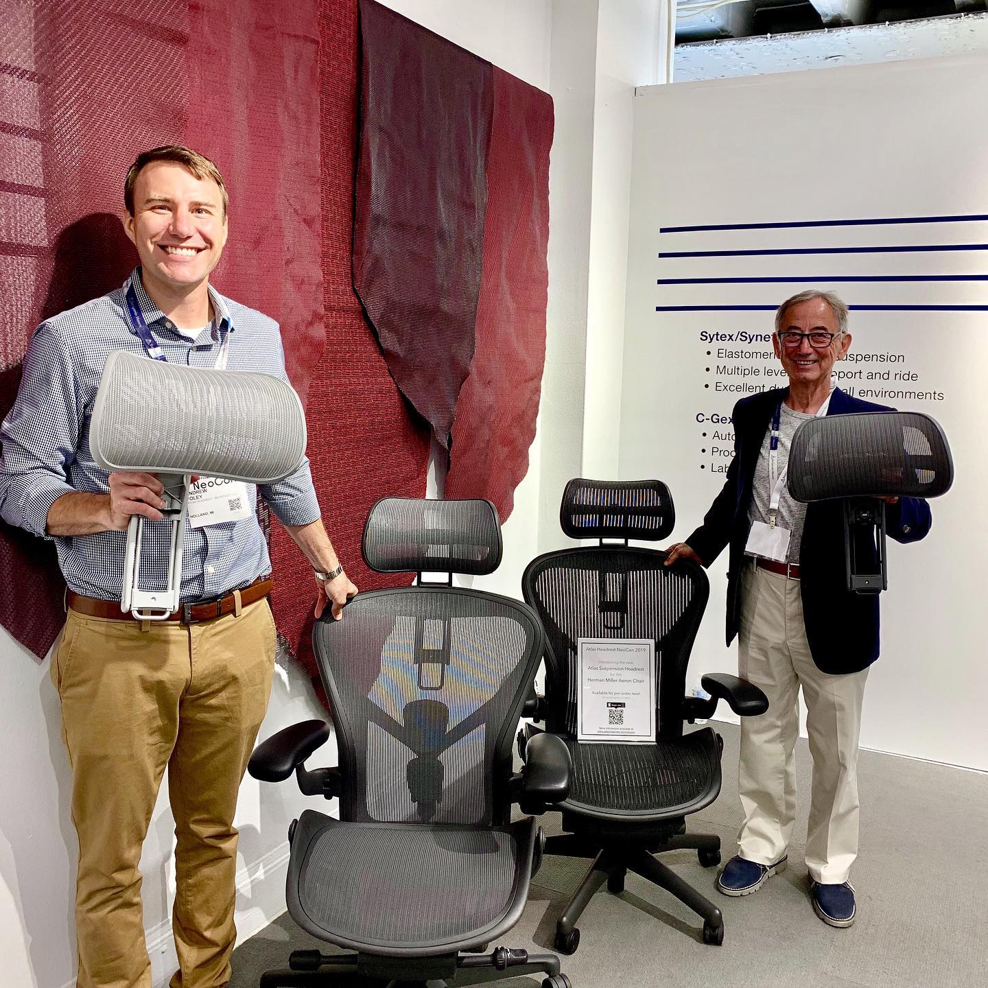 So sánh tựa đầu Atlas và H3 của ghế Herman Miller Aeron