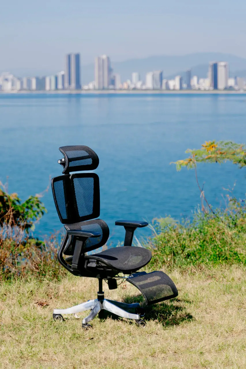 Vẫn đau lưng dù ngồi ghế công thái học - Bạn đang mắc phải sai lầm gì?