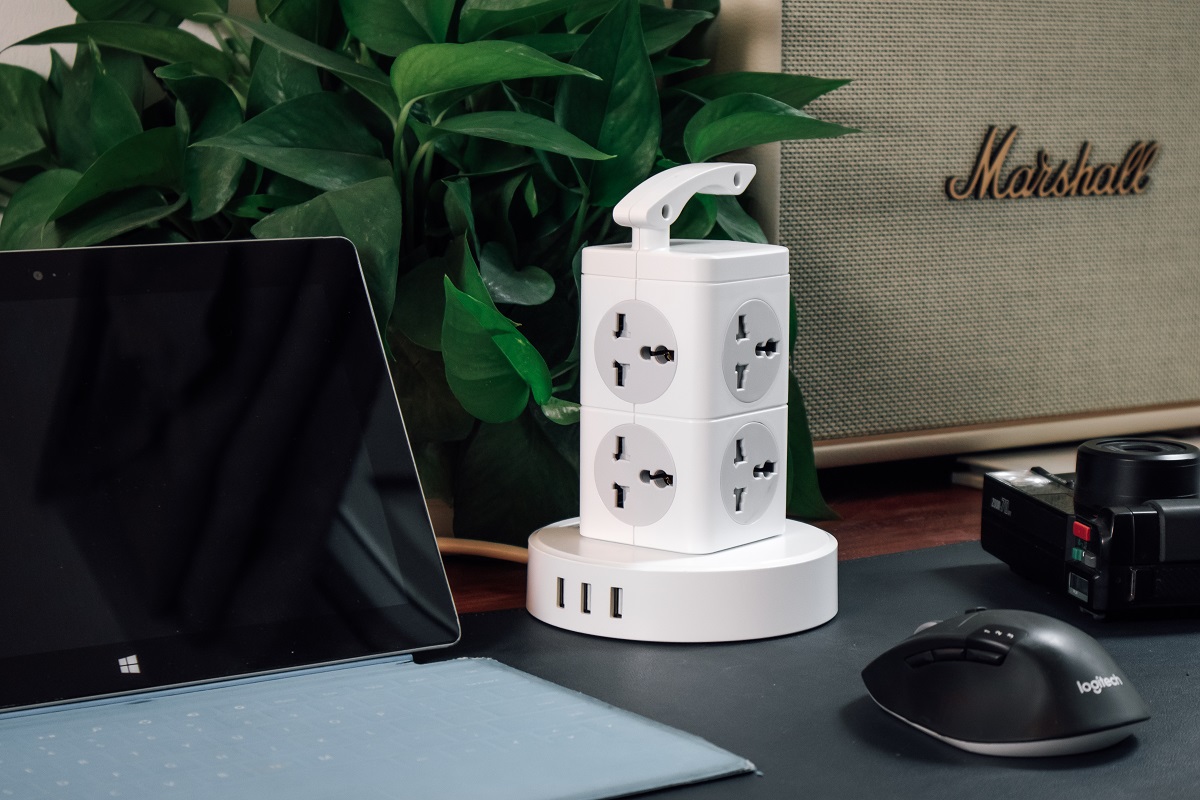 Tối Ưu Hóa Không Gian Làm Việc với Ổ Cắm Điện Thông Minh