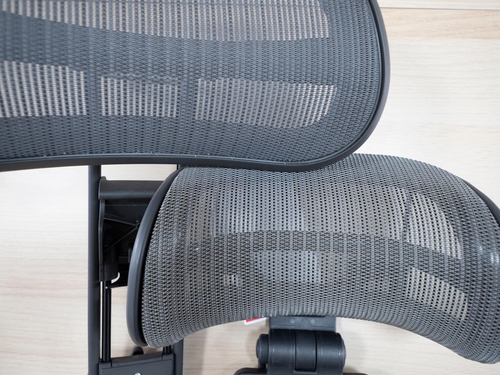 So sánh tựa đầu Atlas và H3 của ghế Herman Miller Aeron