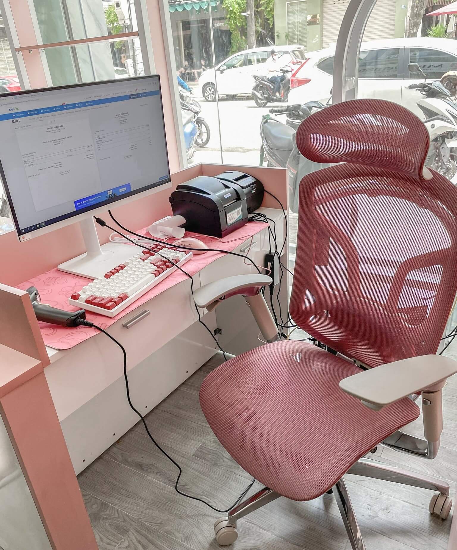 Ghế Công thái học GT Chair Dvary Butterfly Pink - Ergohome phân phối chính hãng BH 12 năm (Tặng kèm móc treo áo 300K)