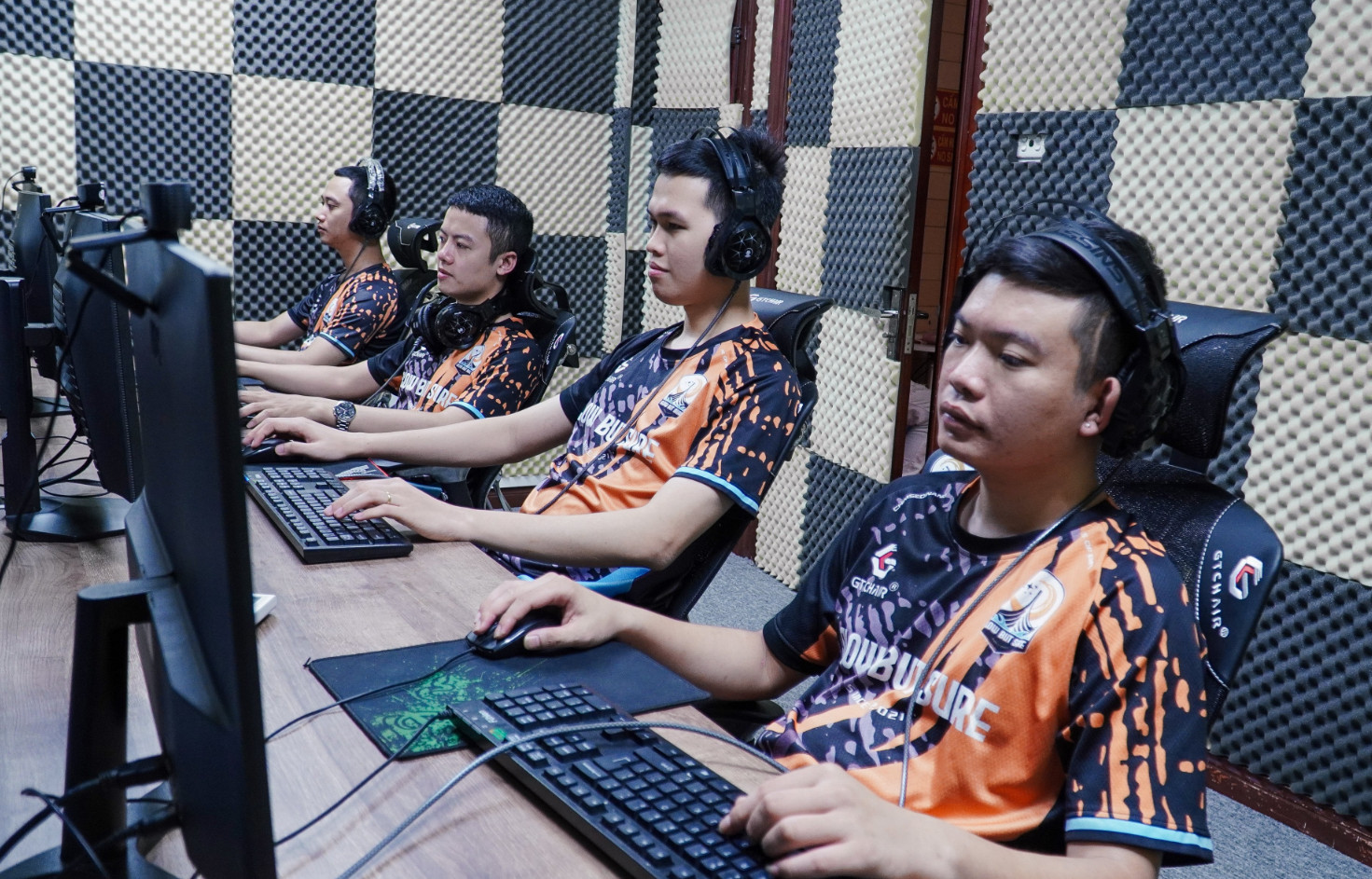 Dự án ghế GT Chair Butterfly cùng Team Chim Sẻ Đi Nắng