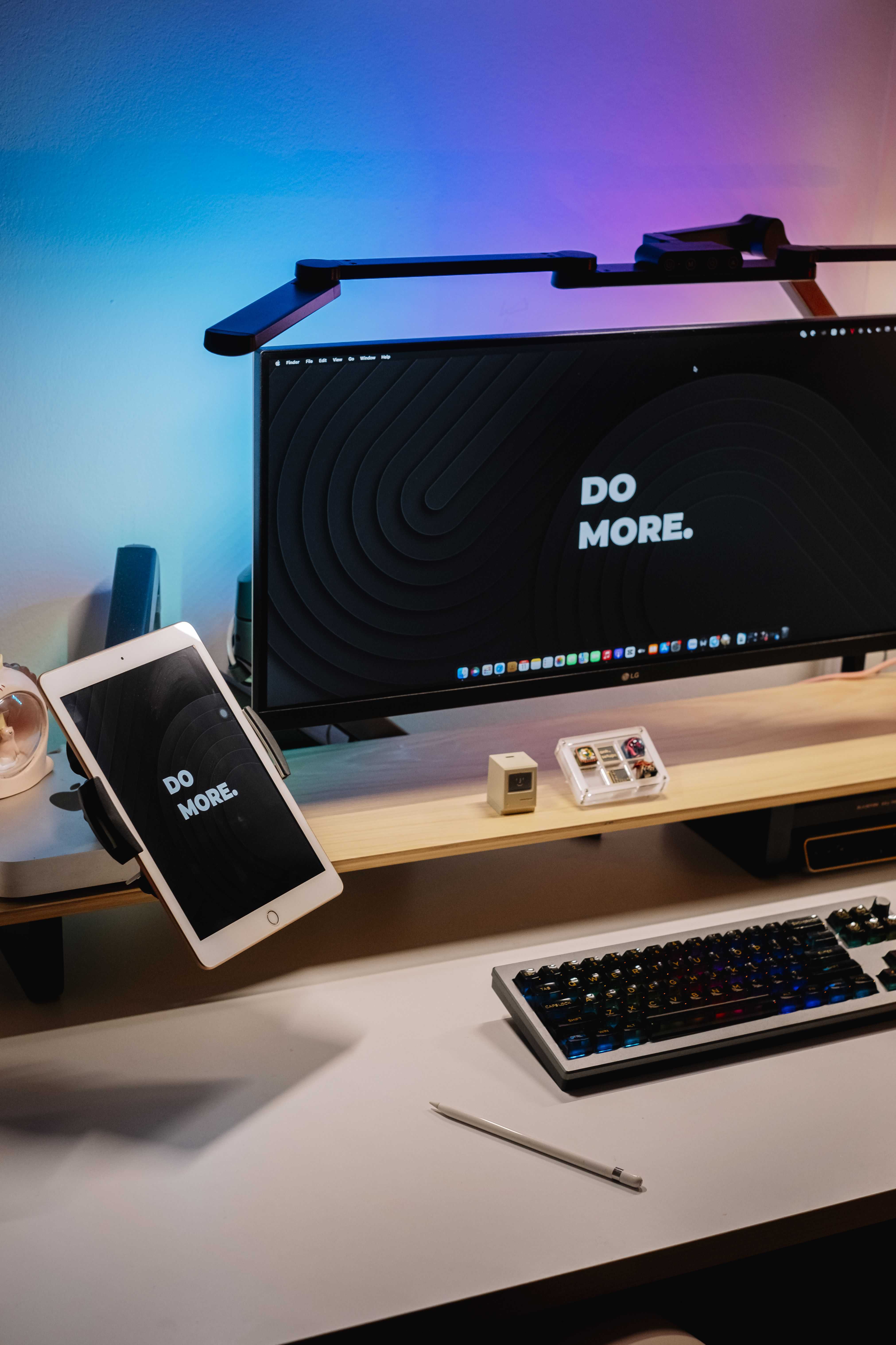 Đèn bàn UPGen Scorpio - Đèn Bọ Cạp UPGen