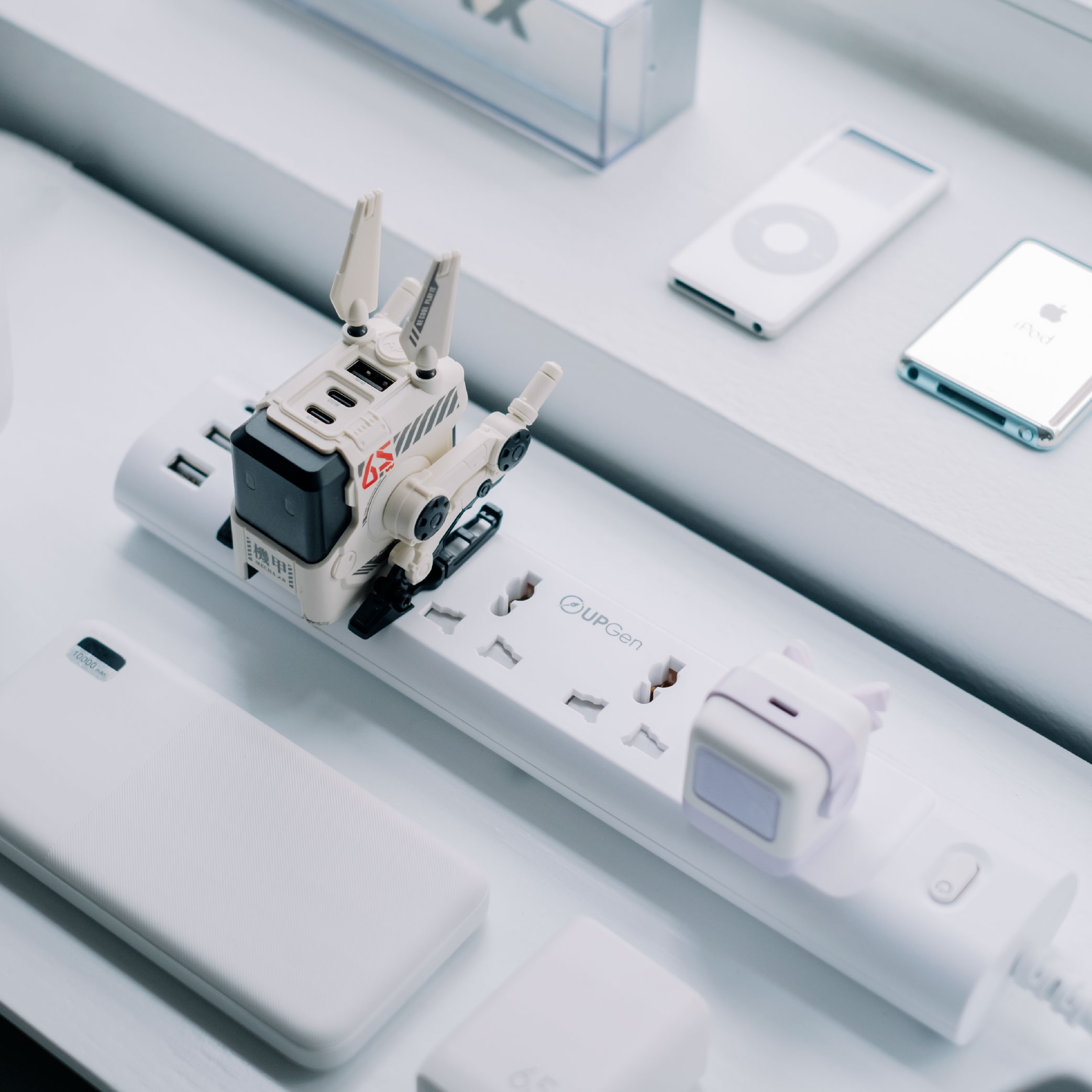 Ổ cắm điện đa năng UPGEN T2 PRO có cổng sạc USB và cổng Type C sạc nhanh 20W cho điện thoại. 4 ổ cắm chịu tải 2500W/ dây điện dài 3m BH 12 tháng