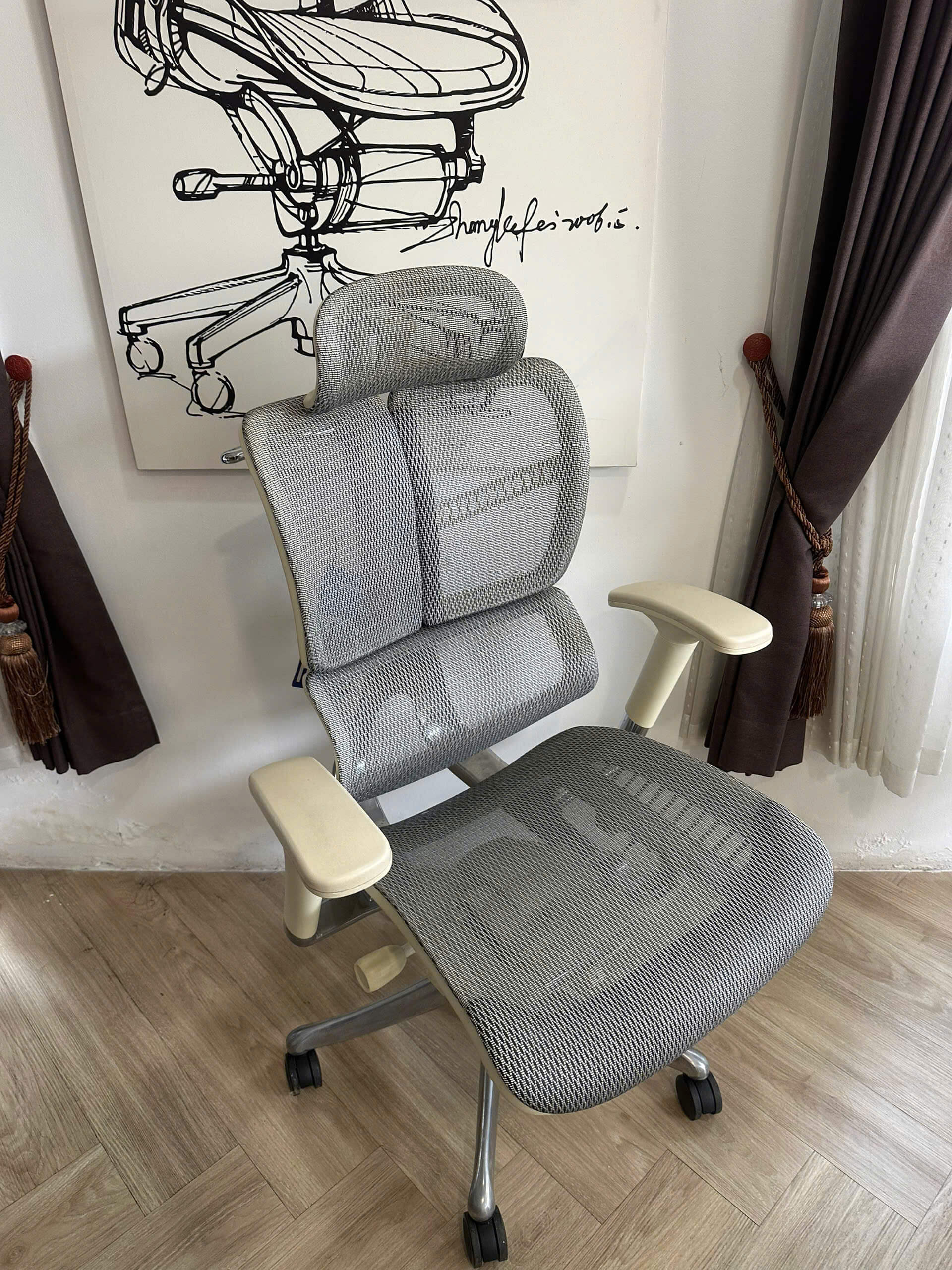 [THANH LÝ HÀNG TRƯNG BÀY CỬA HÀNG] Ghế công thái học Ergonomic Vchair Evolution