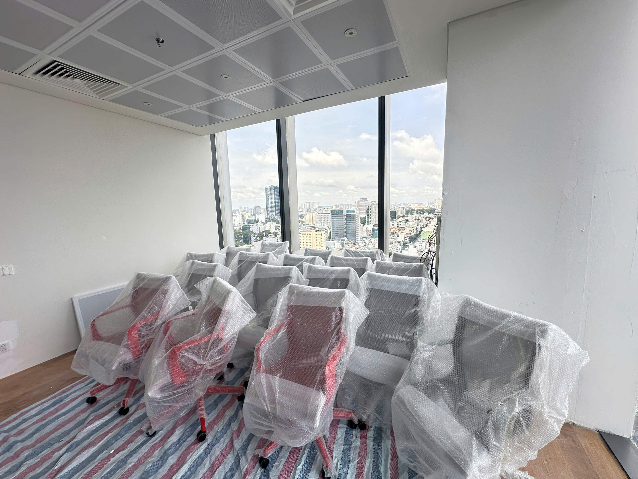 Dự Án Ghế Công Thái Học Sihoo M77 – Giải Pháp Ghế Văn Phòng Cho Công Ty TechConnect