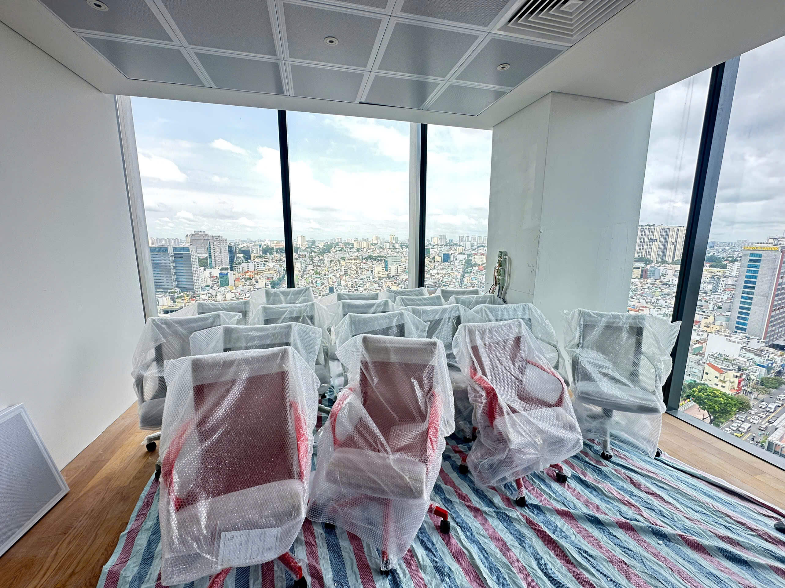 Dự Án Ghế Công Thái Học Sihoo M77 – Giải Pháp Ghế Văn Phòng Cho Công Ty TechConnect