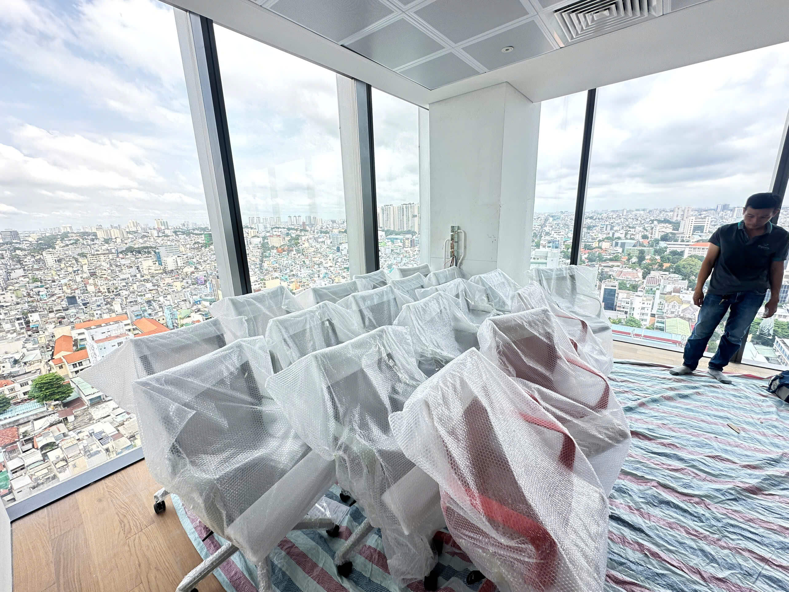 Dự Án Ghế Công Thái Học Sihoo M77 – Giải Pháp Ghế Văn Phòng Cho Công Ty TechConnect