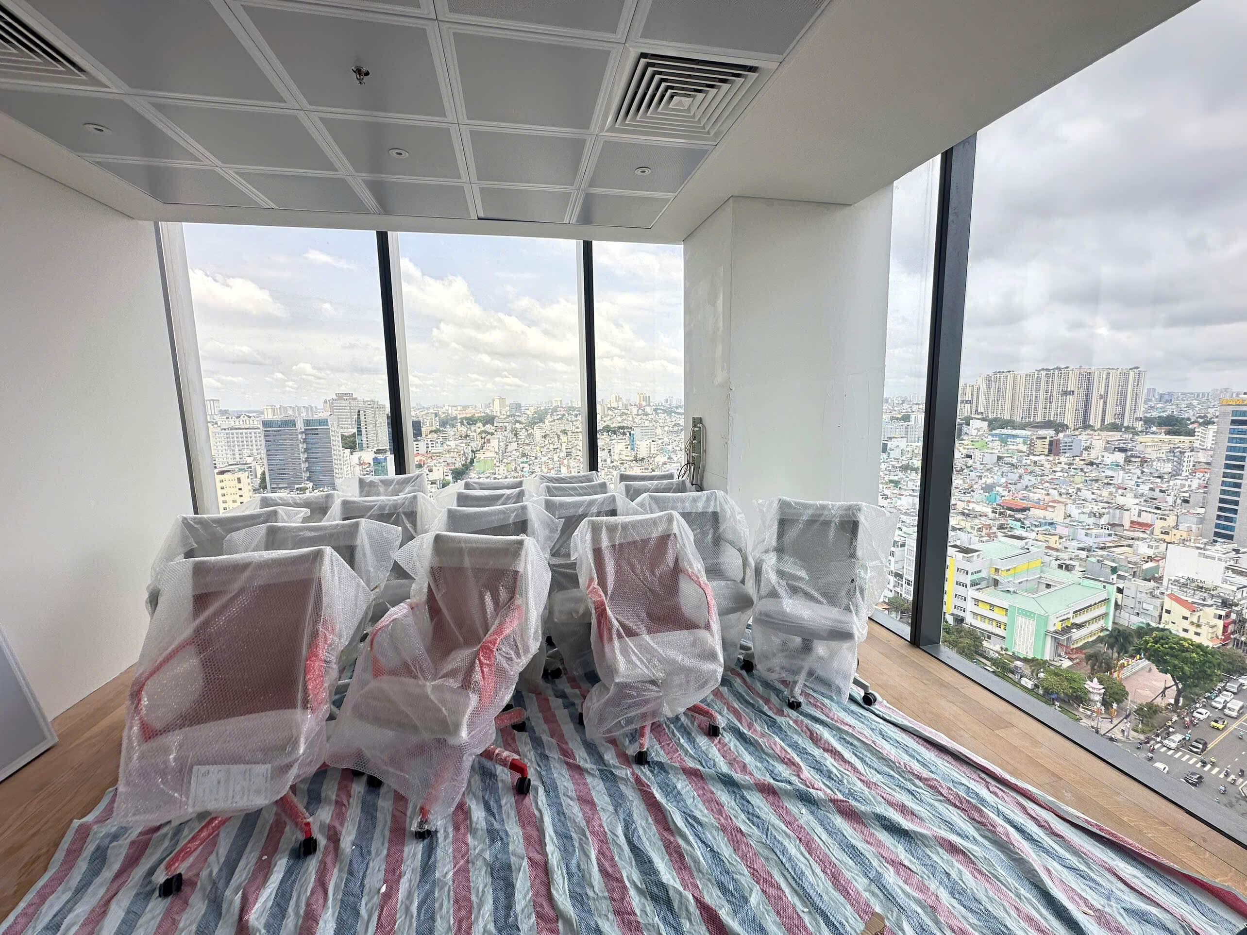 Dự Án Ghế Công Thái Học Sihoo M77 – Giải Pháp Ghế Văn Phòng Cho Công Ty TechConnect