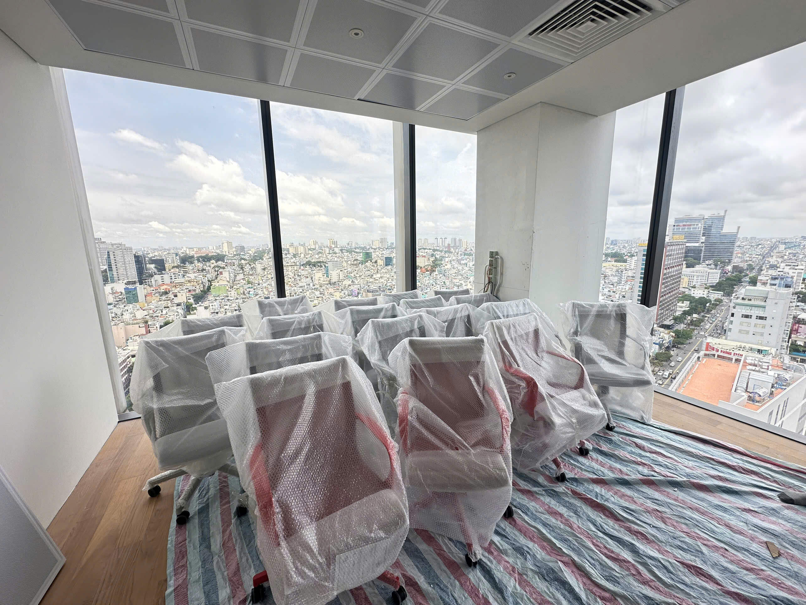 Dự Án Ghế Công Thái Học Sihoo M77 – Giải Pháp Ghế Văn Phòng Cho Công Ty TechConnect