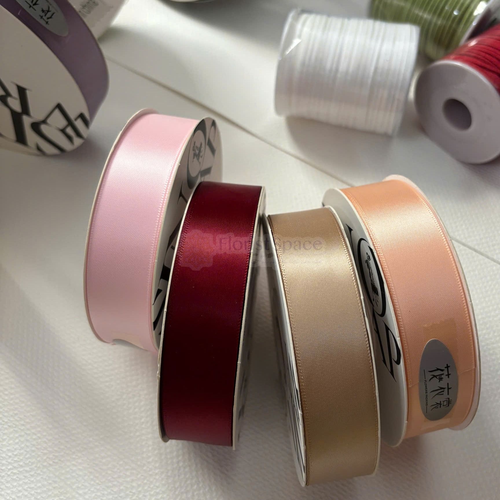 Các loại ruy băng gói hoa cao cấp – Trơn, Voan, Ren, In chữ | Florist Space