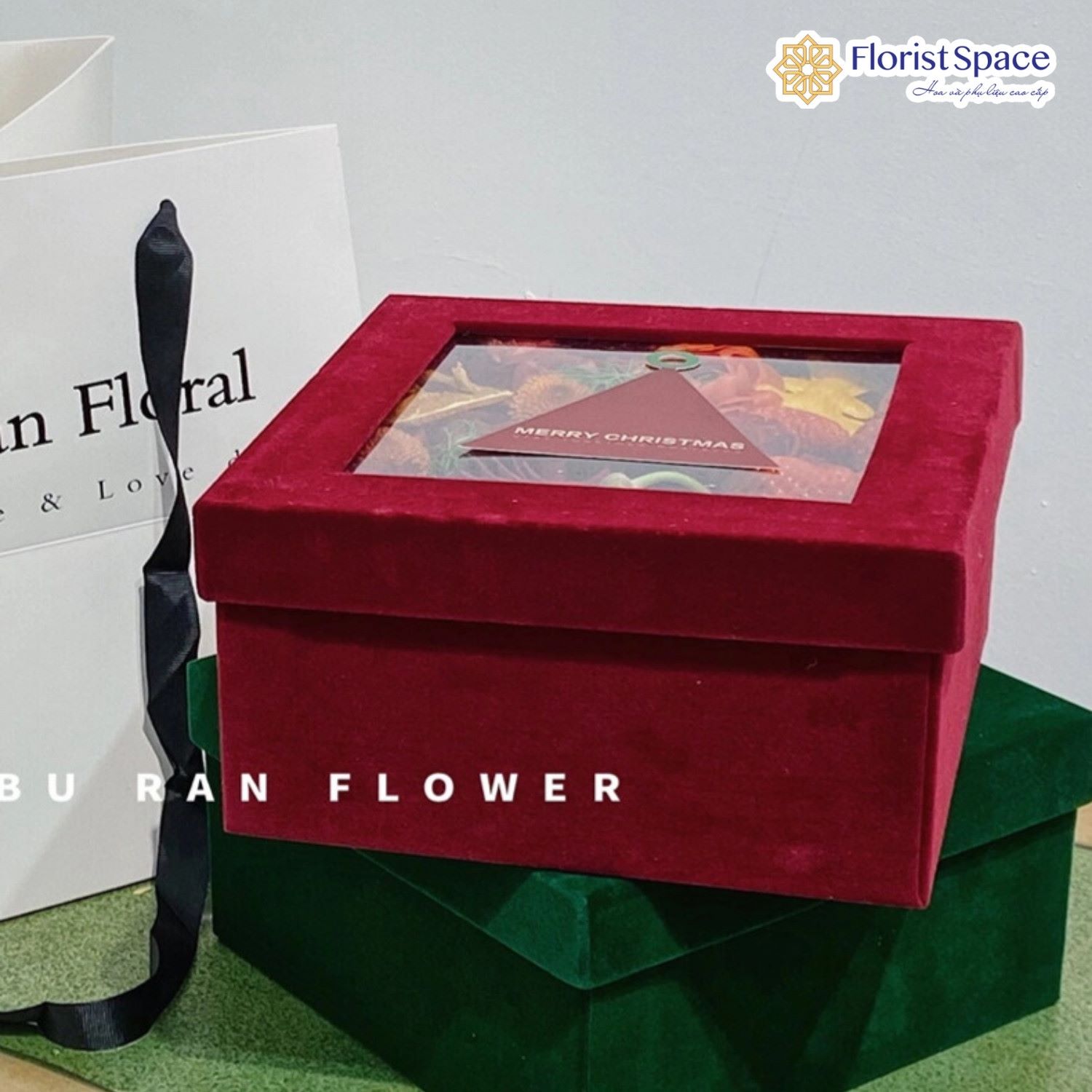 hop-nhung-vuong-christmas-florist-space