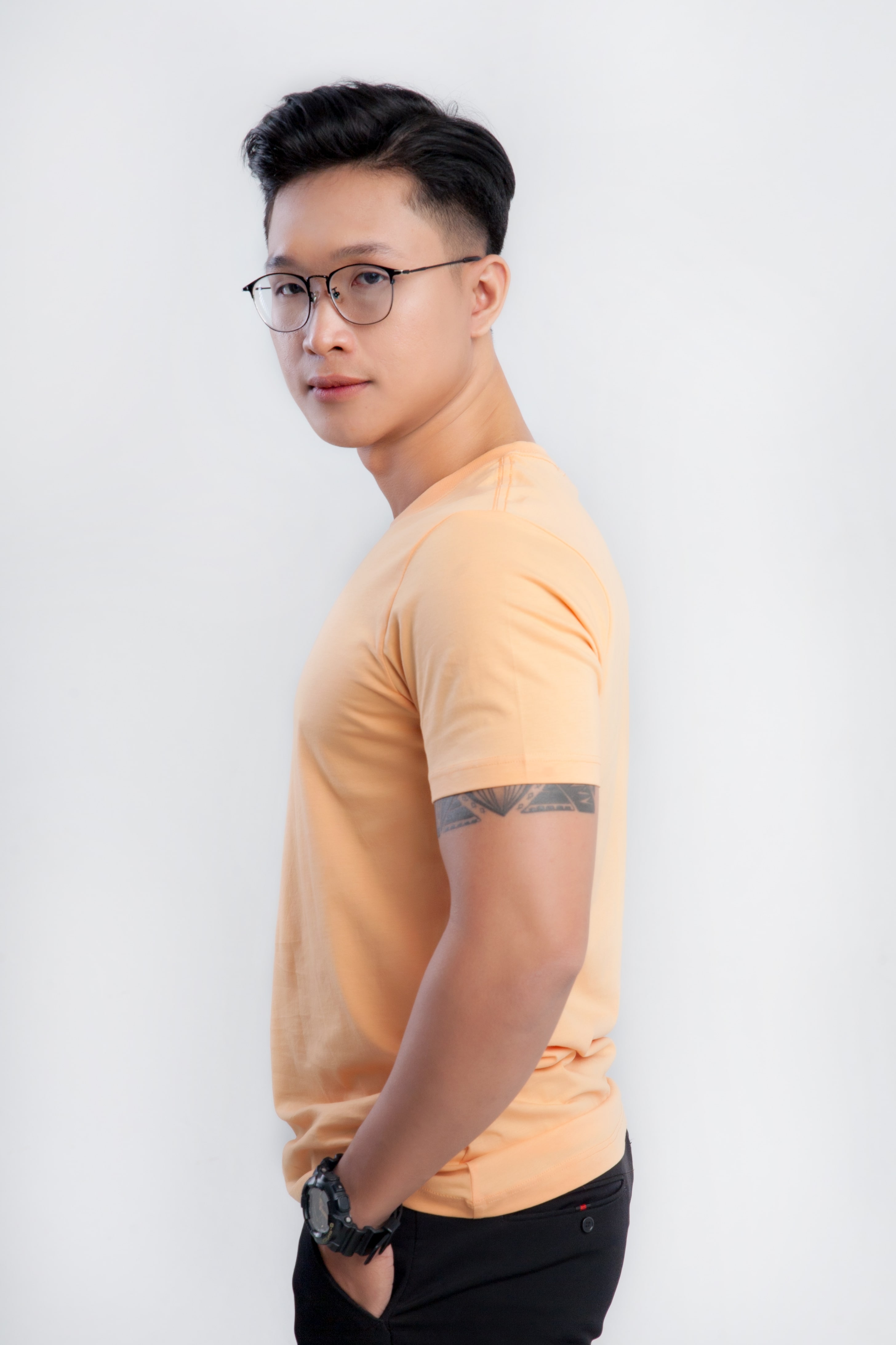 Áo Thun Nam Cổ Tròn Màu Cam Sữa