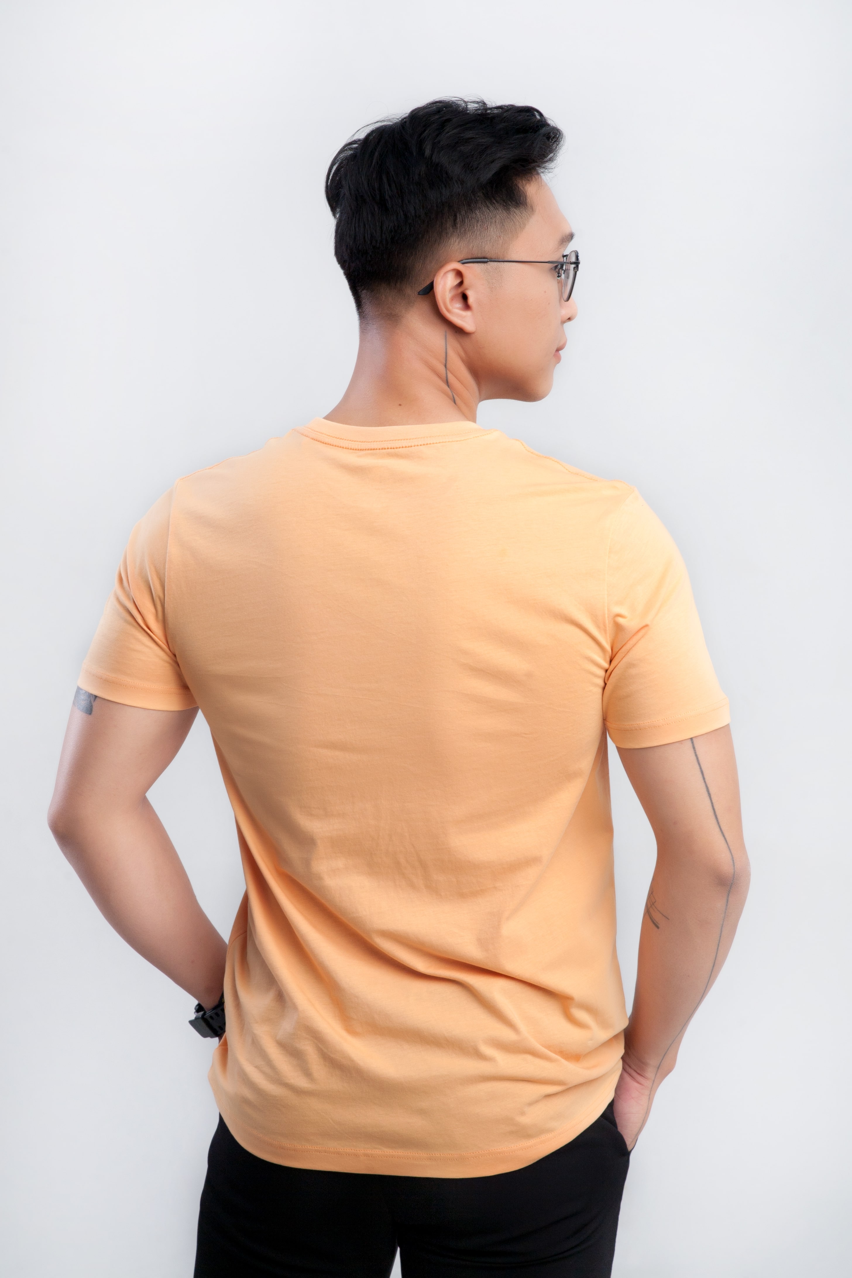 Áo Thun Nam Cổ Tròn Màu Cam Sữa