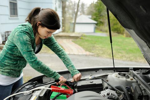 Cách thay ắc quy ô tô tại nhà: Không khó như bạn đã nghĩ!