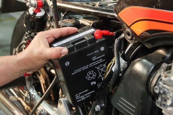 Bình ắc quy bị phồng nguy hiểm như thế nào?