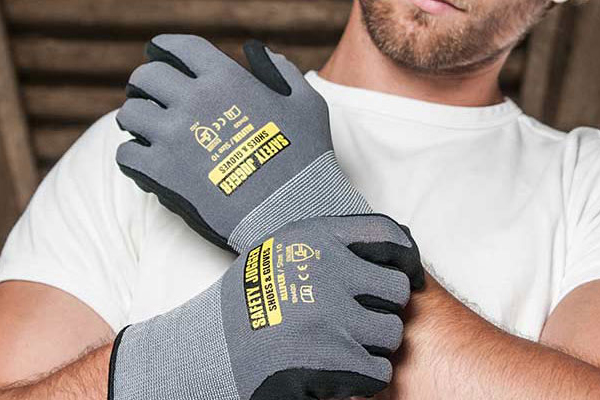 Tìm hiểu và phân loại găng tay bảo hộ lao động