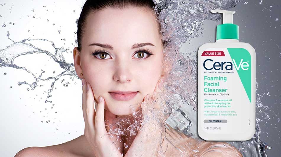 Sữa rửa mặt có kết cấu dạng gel trong, nhẹ