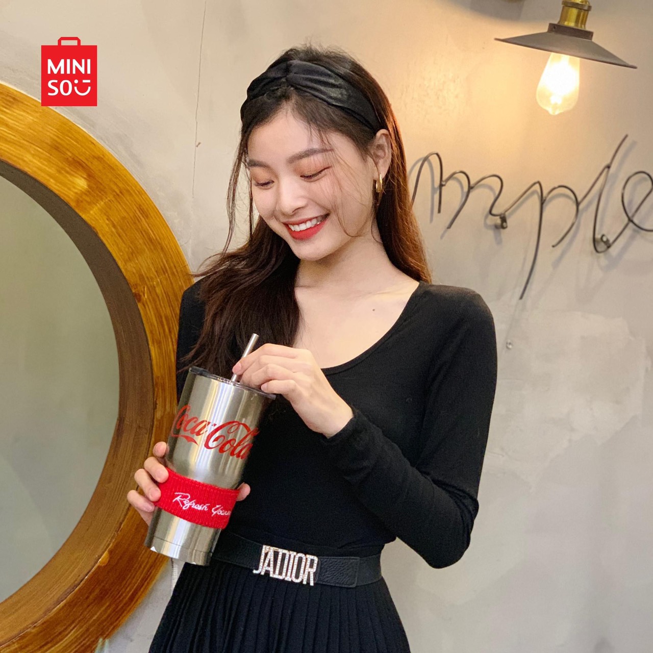 Bình nước inox có ống hút Coca Cola 850ml Miniso