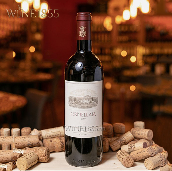Không gian thưởng thức rượu vang Ornellaia Bolgheri Superiore đẳng cấp