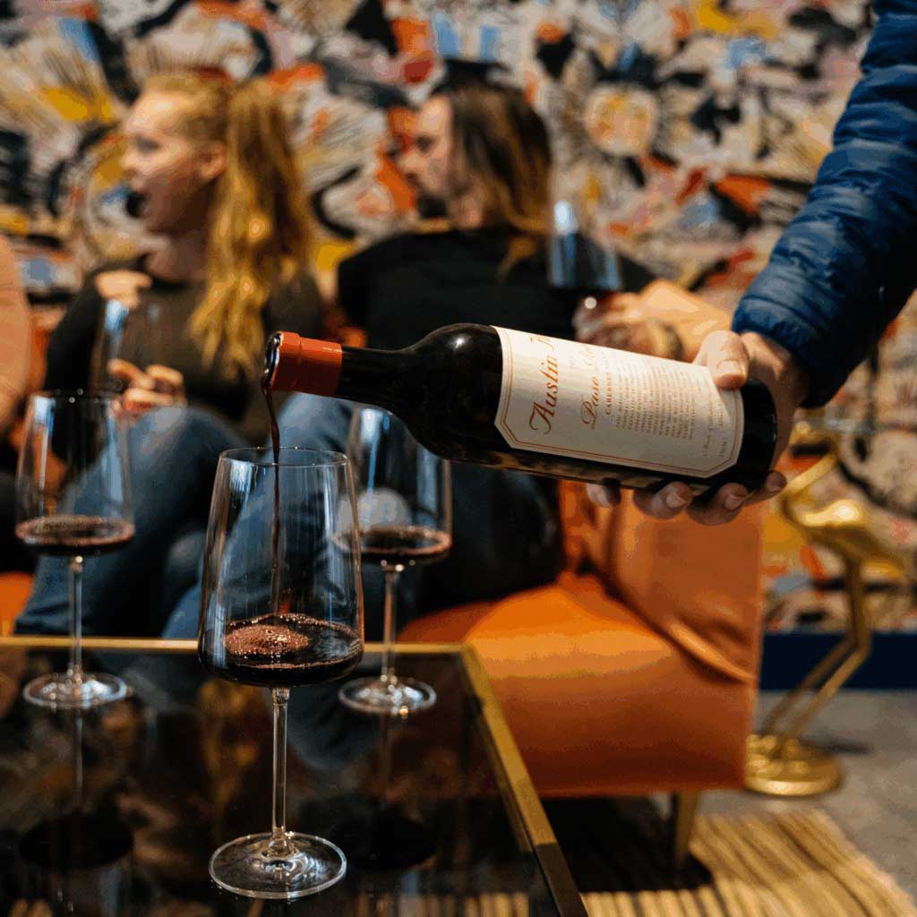 Màu vang đỏ đậm đặc trưng vang nhà Hope Family Wines
