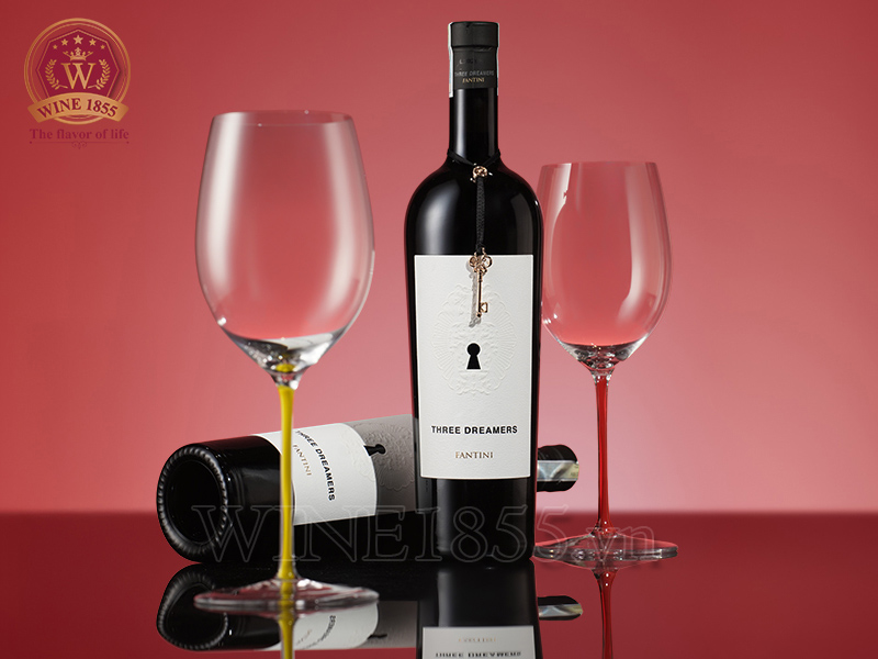 rượu vang ý Three Dreamers và ly