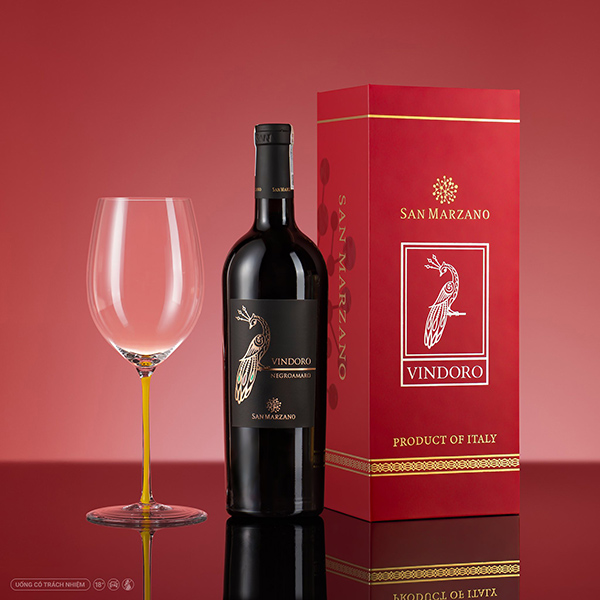 Chai vang con công Vindoro Primitivo