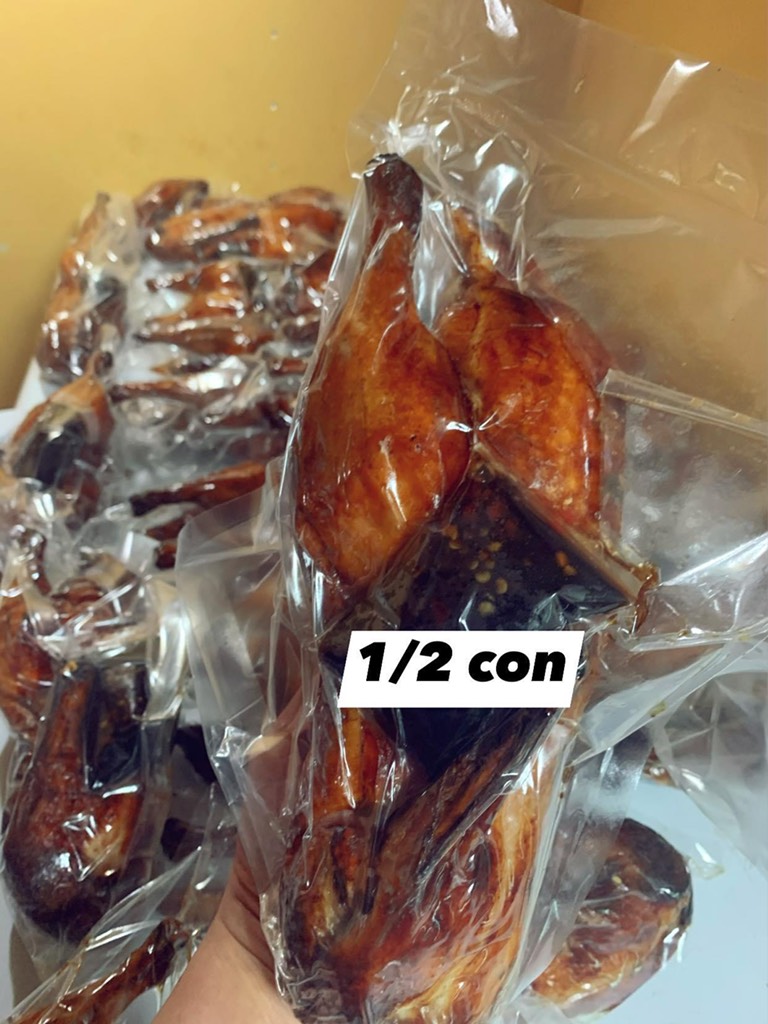 Vịt quay nửa con chưa chặt