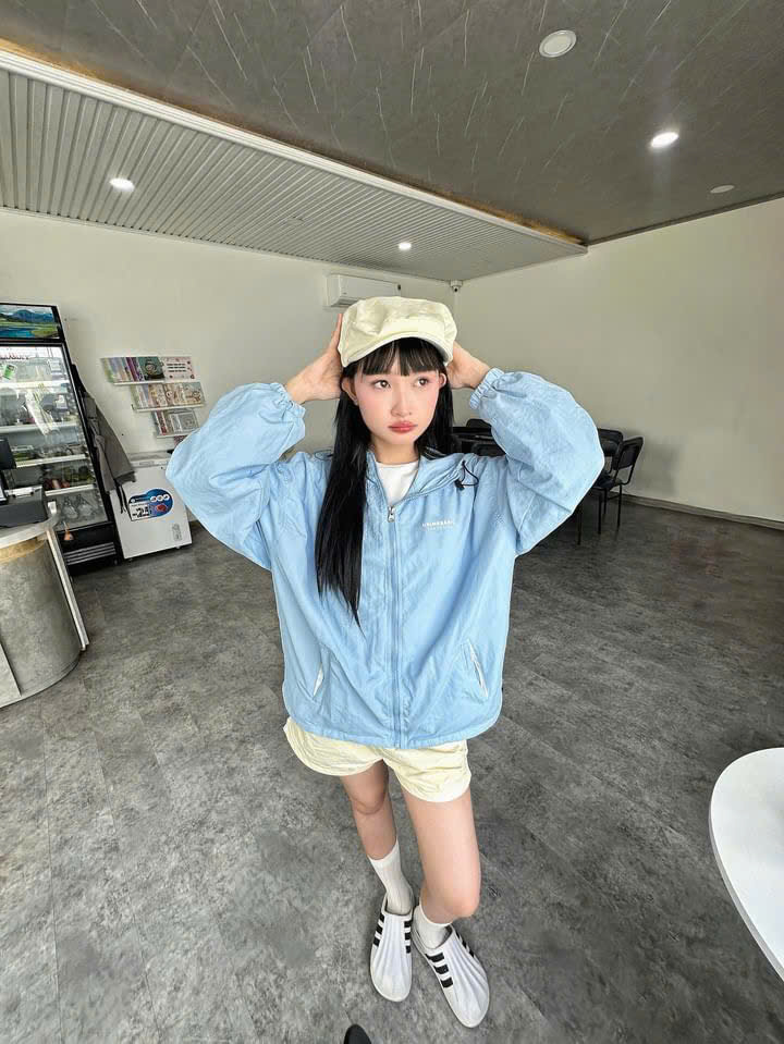 Áo khoác dù có mũ phong cách Hàn Quốc chống nắng tốt, thoáng mát và nhẹ Active Windbreaker W22024