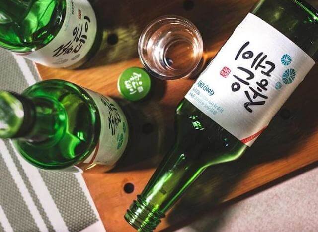 Uống rượu Soju đúng cách và nguyên tắc khi uống