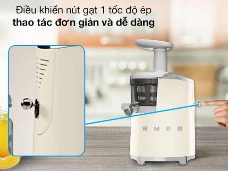 Điều khiển máy ép chậm Smeg vô cùng đơn giản