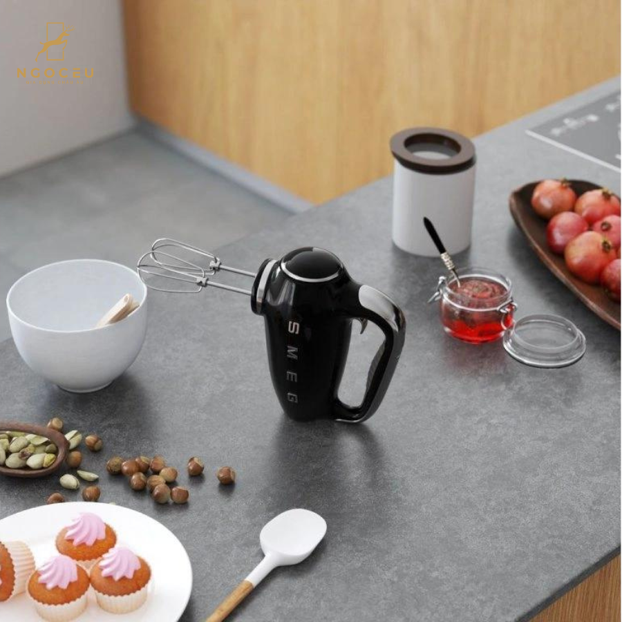 Máy đánh trứng trộn bột cầm tay Smeg HMF01BLEU