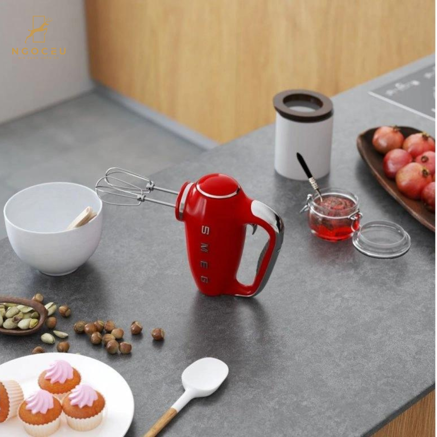 Máy đánh trứng trộn bột cầm tay Smeg HMF01RDEU