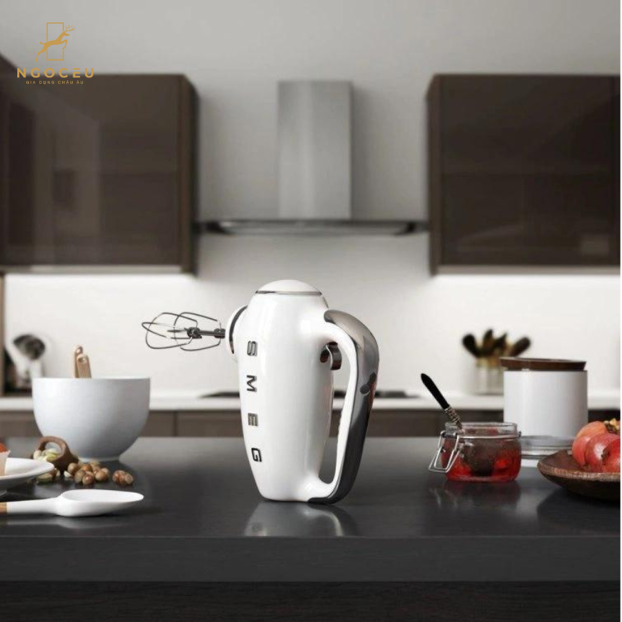 Máy đánh trứng trộn bột cầm tay Smeg HMF01WHEU