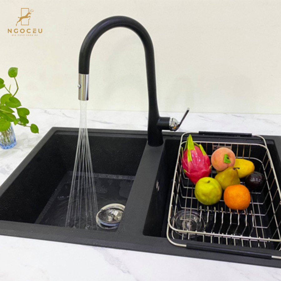 Vòi rửa bát rút dây Curva Black