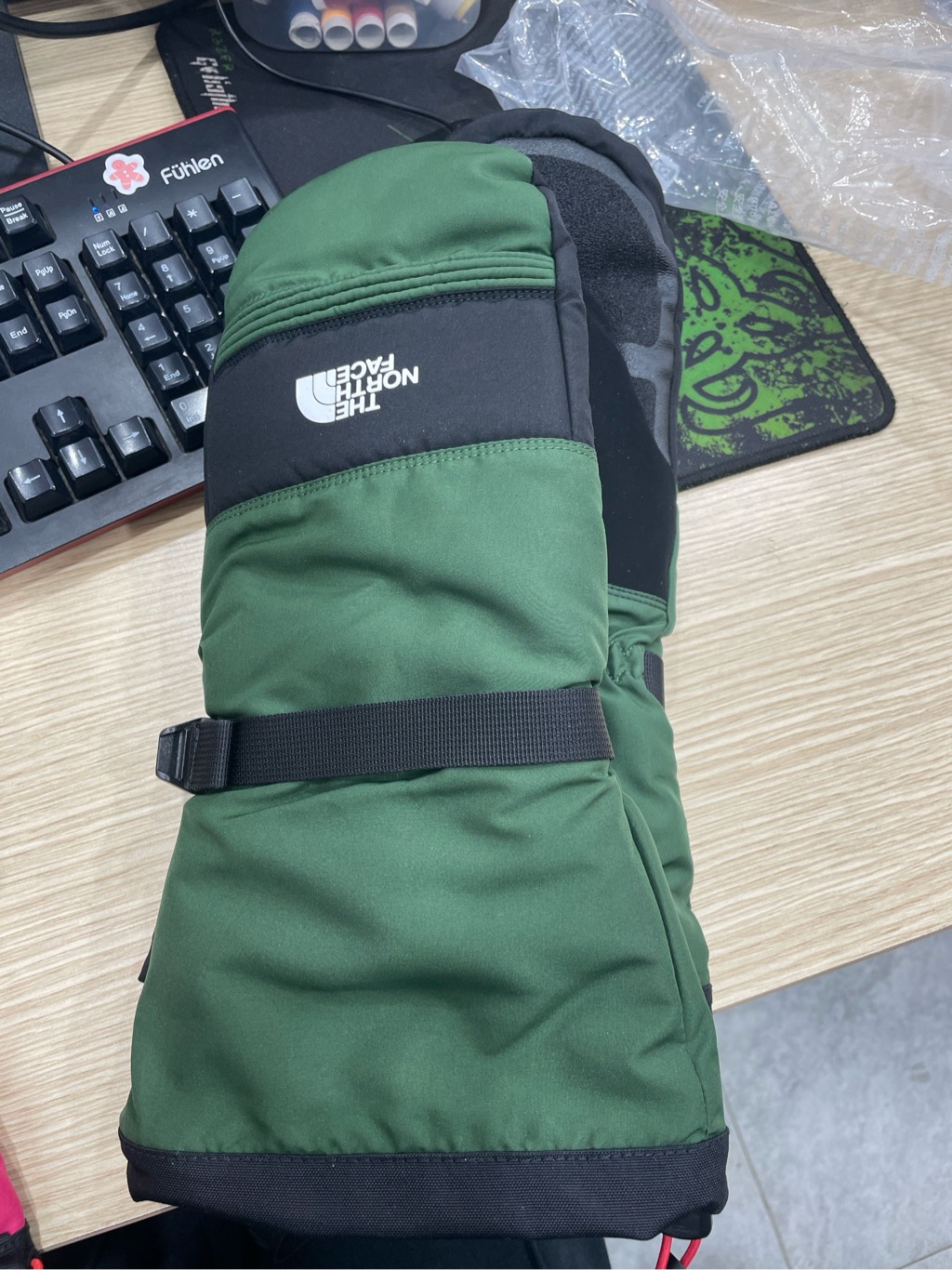 Găng tay đi tuyết nam Montana Mitt TNF