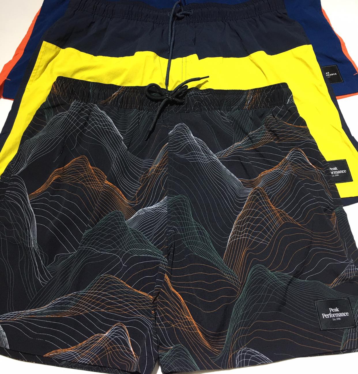 Quần đùi đi biển nam Peak Performance