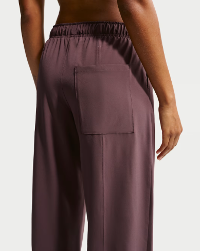 Quần thể thao Nike